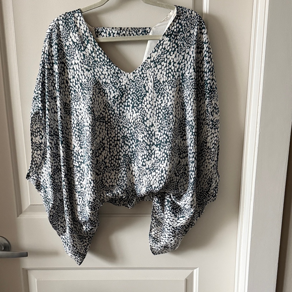 Elegant hunter green and cream Women's Top